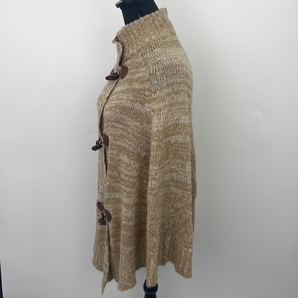 UEC Guess tan poncho sweater with faux leather toggles XS/S acrylic - Picture 7 of 12